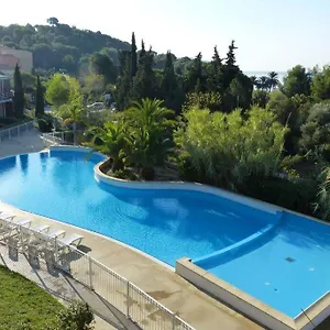 Superbe En Résidence Avec Piscine à 100 Mètres De La Mer. Appartement La Ciotat